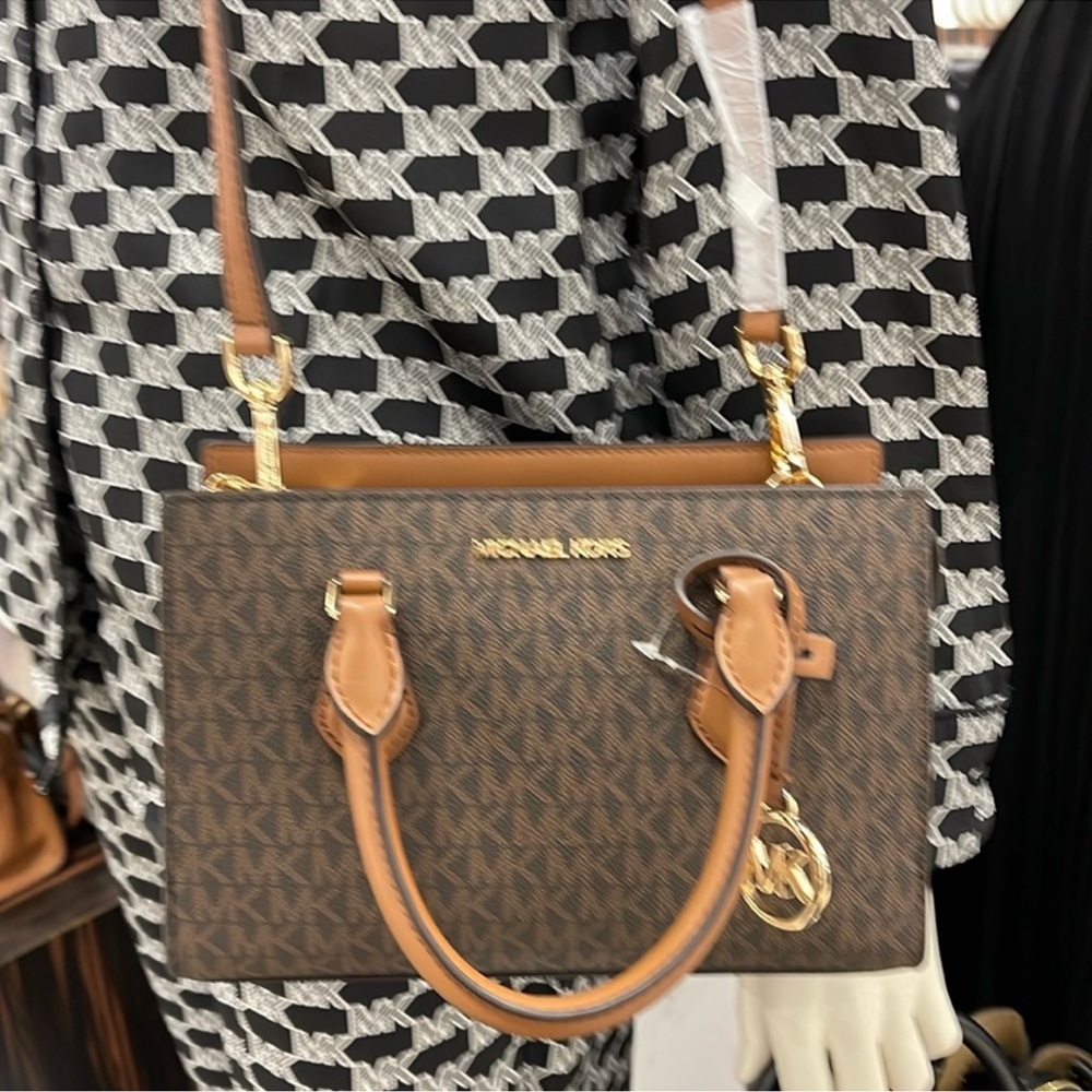 Michael Kors Small Sheila Satchel Crossbody
Bag Brown
NWT - Picture 16 of 16